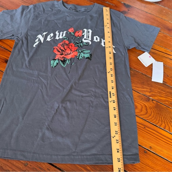 Rebellious One Juniors' New York Rose Graphic Cotton T-Shirt Size Small NWT - Picture 8 of 9